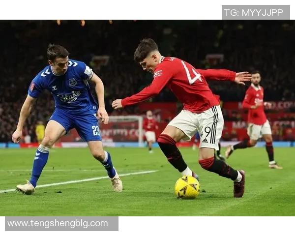 埃弗顿主场迎战曼联双方争夺英超关键三分的激烈对决